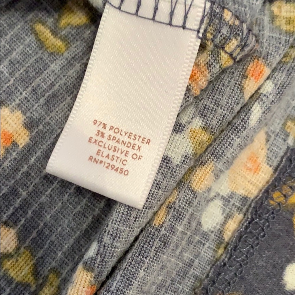 LC Floral Pattern Top - Picture 5 of 8